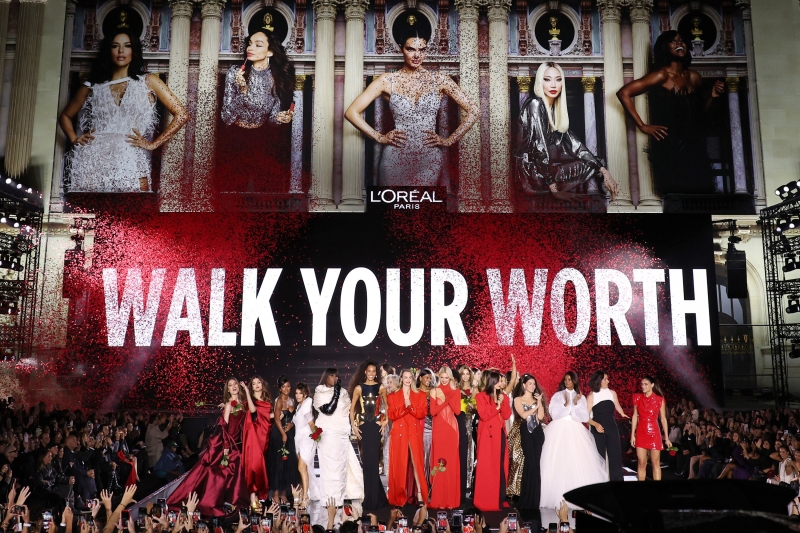 Click to view full size image
==============
Simone Ashley walks the runway of the Walk Your Worth show, hosted by L'Oréal Paris, on September 23, 2024 in Paris, France
Simone Ashley walks the runway of the Walk Your Worth show, hosted by L'Oréal Paris, on September 23, 2024 in Paris, France
