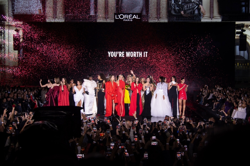 Click to view full size image
==============
Simone Ashley walks the runway of the Walk Your Worth show, hosted by L'Oréal Paris, on September 23, 2024 in Paris, France
Simone Ashley walks the runway of the Walk Your Worth show, hosted by L'Oréal Paris, on September 23, 2024 in Paris, France