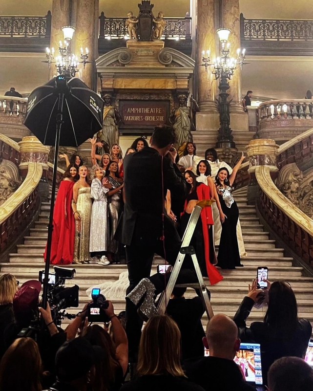 Click to view full size image
==============
Simone Ashley backstage the Walk Your Worth show, hosted by L'Oréal Paris, on September 23, 2024 in Paris, France
Simone Ashley backstage the Walk Your Worth show, hosted by L'Oréal Paris, on September 23, 2024 in Paris, France